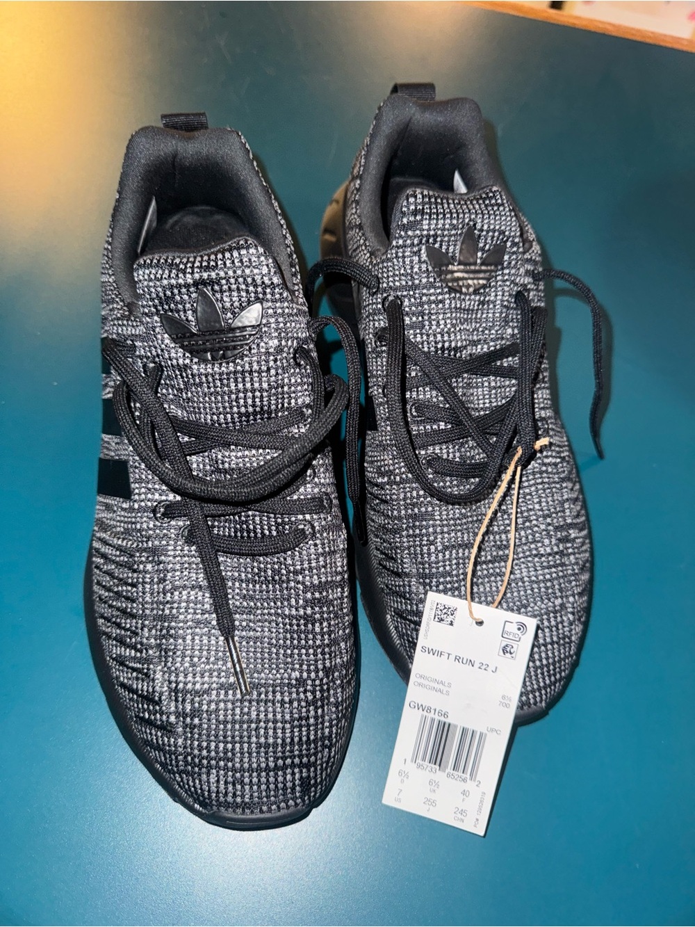 Adidas men’s size 7 Black and Gray Knit Swift Run Sneakers